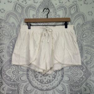 New No Boundaries Elastic Stretch Tie Waist Flap Shorts Crochet Bottom White XL